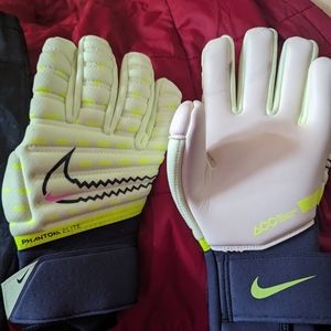 Nike CN6724-701 Phantom Elite GoalKeeper Soccer Gloves White / Green